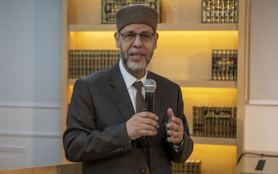 لقاء حواري استضاف الدكتور عبد الستار الشيخ في سلسلة "المجالس اللغوية"