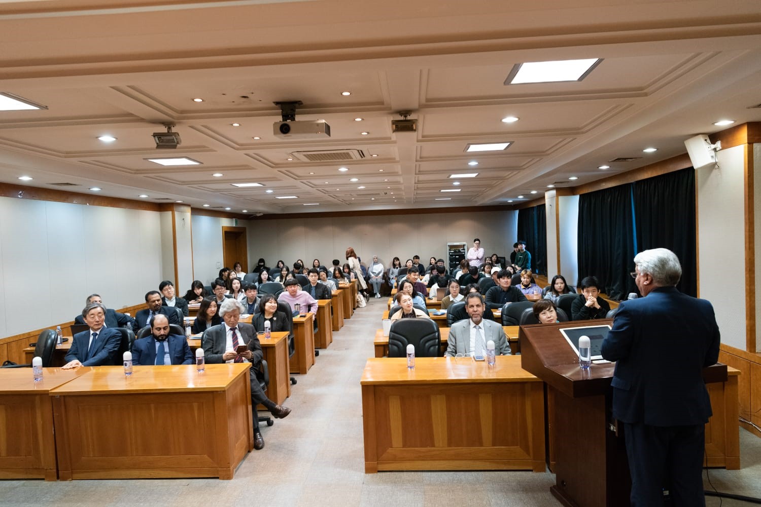 مجمع العربية يدعم لغة الضاد في جامعة هانكوك