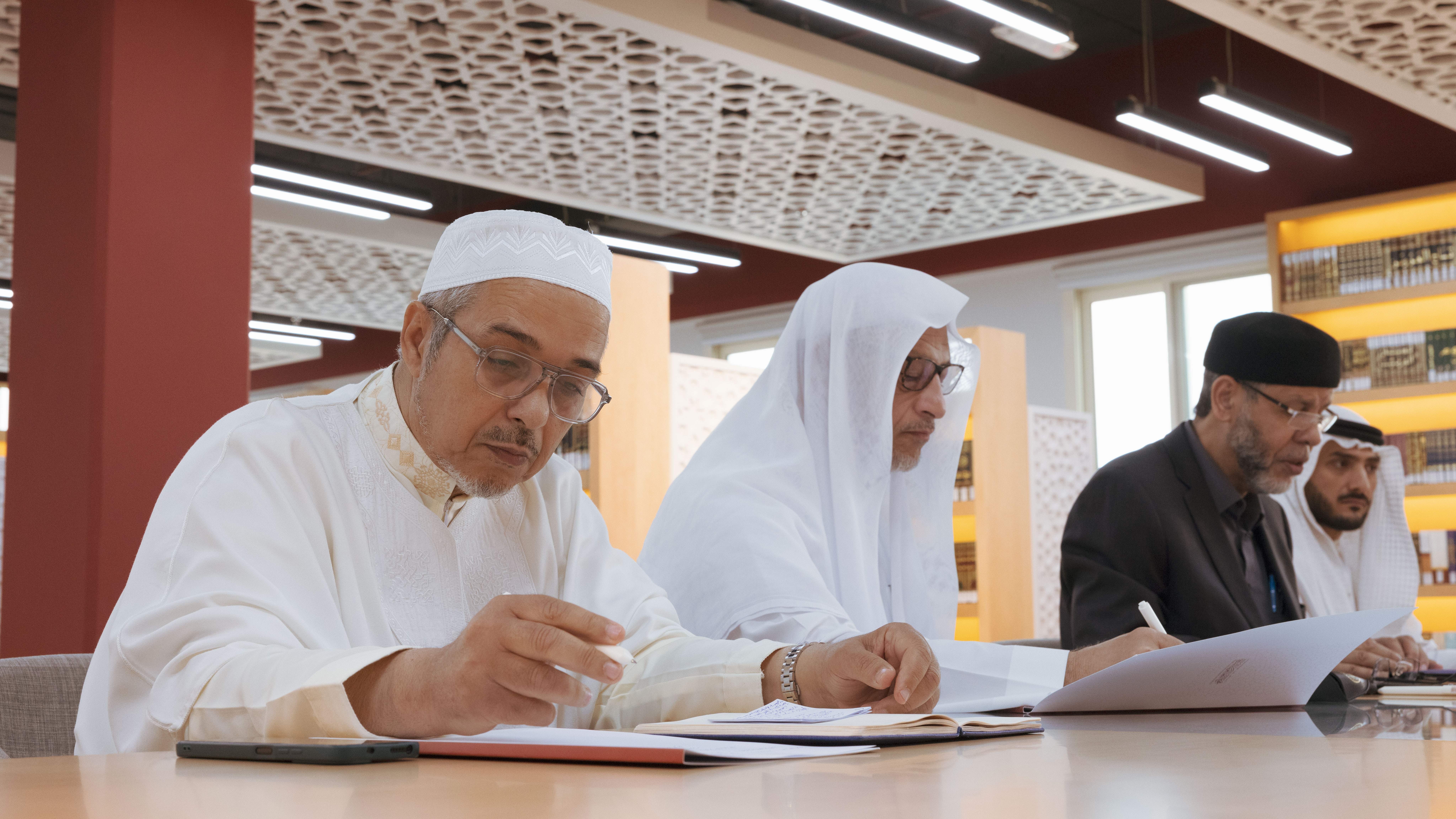 مجمع اللغة العربية بالشارقة يقود جهود استكمال موسوعة التفسير البلاغي